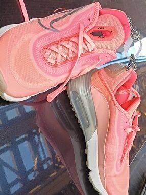Nike Air Max-2090-Womens 8.5 Excellent Condition